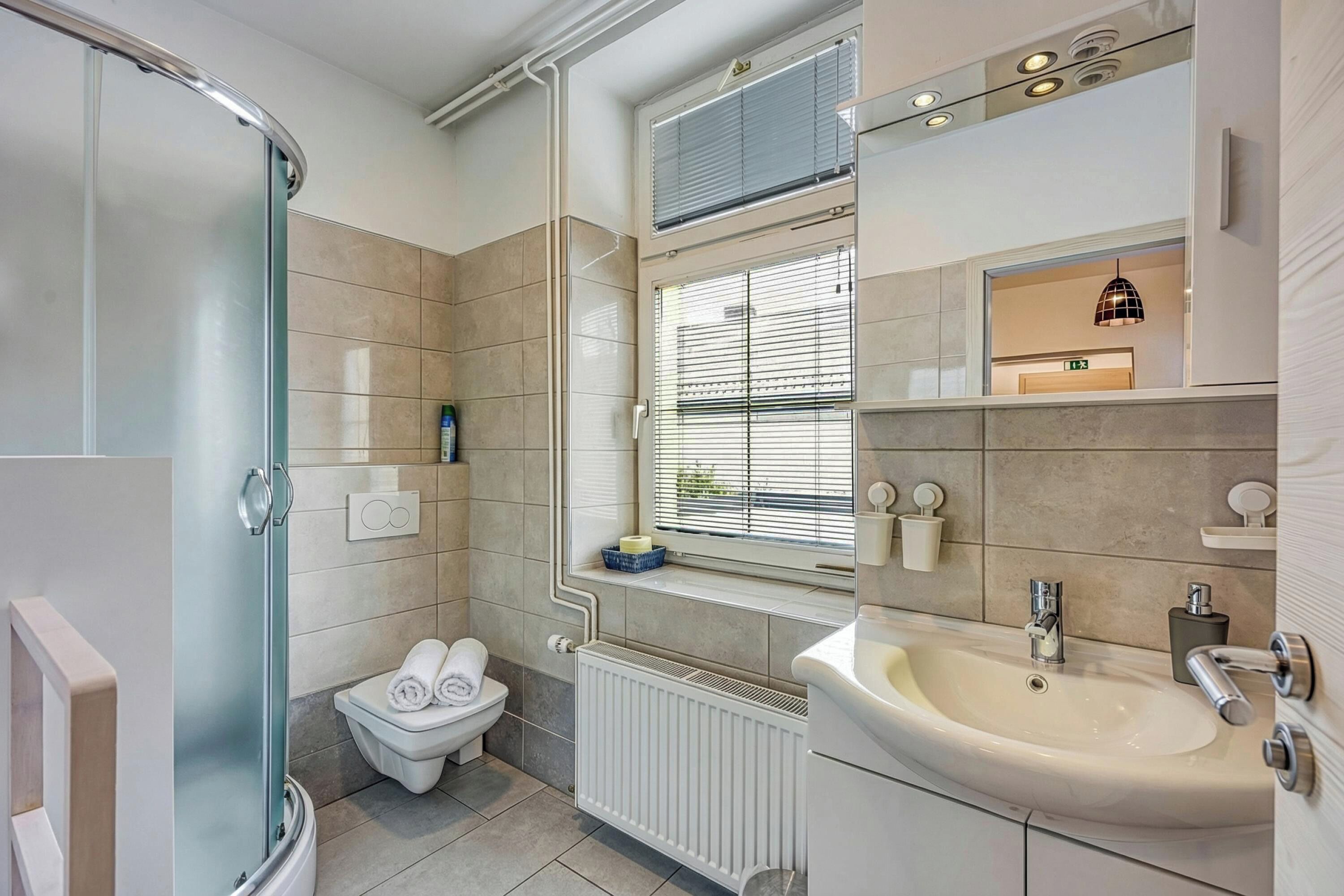 Een douche, handdoeken
