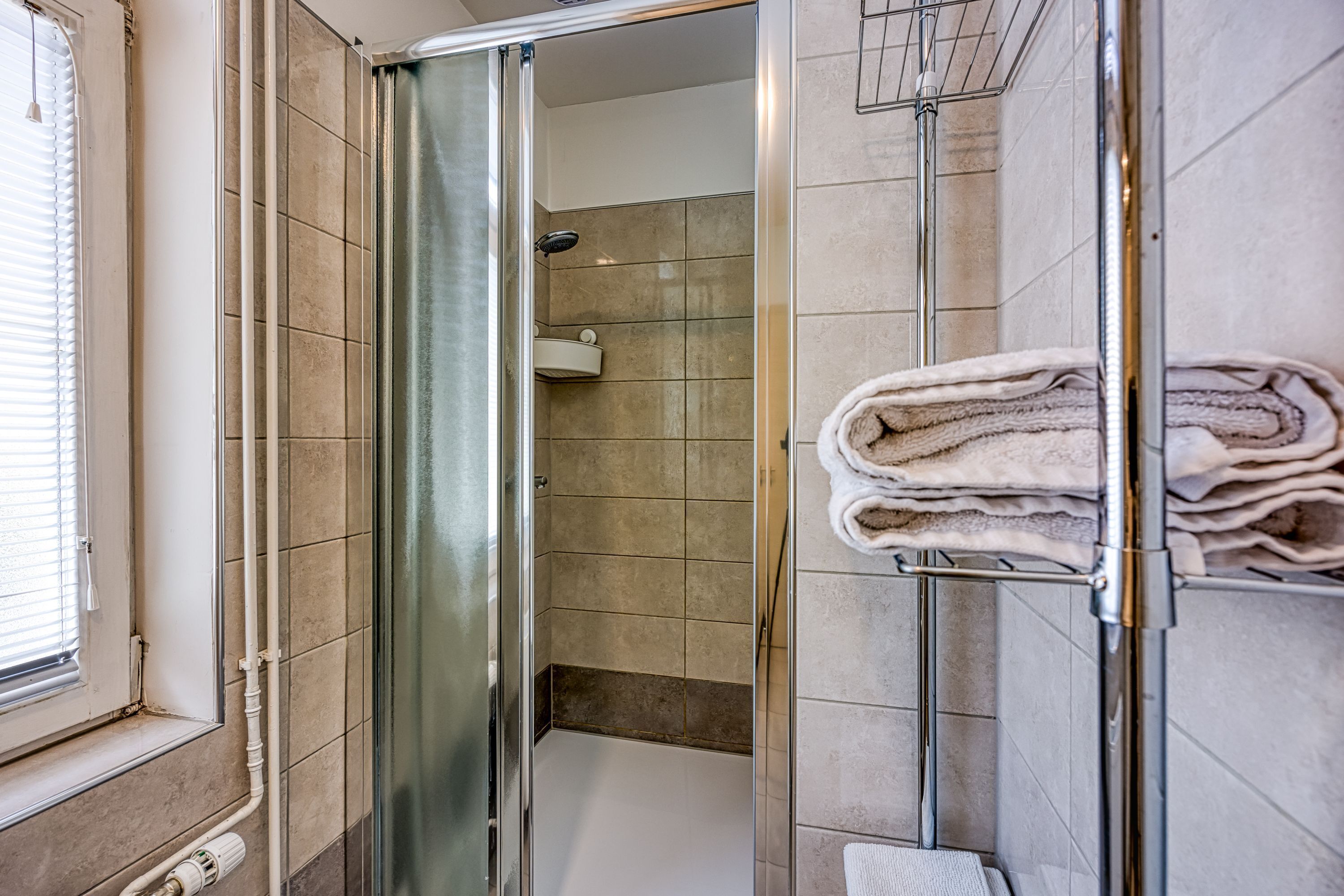 Shower, towels