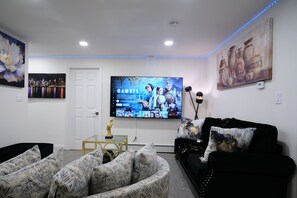 Smart TV - Exquisite 3 Bedrooms (Newark)