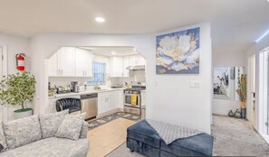 Interior - Exquisite 3 Bedrooms (Newark)