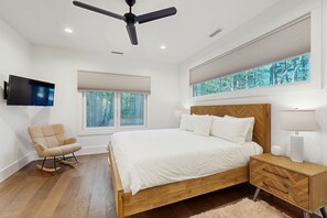 3 bedrooms, iron/ironing board, Internet, bed sheets