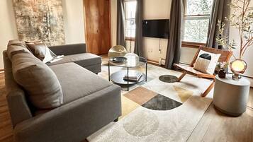 Een smart-tv en een kantoor