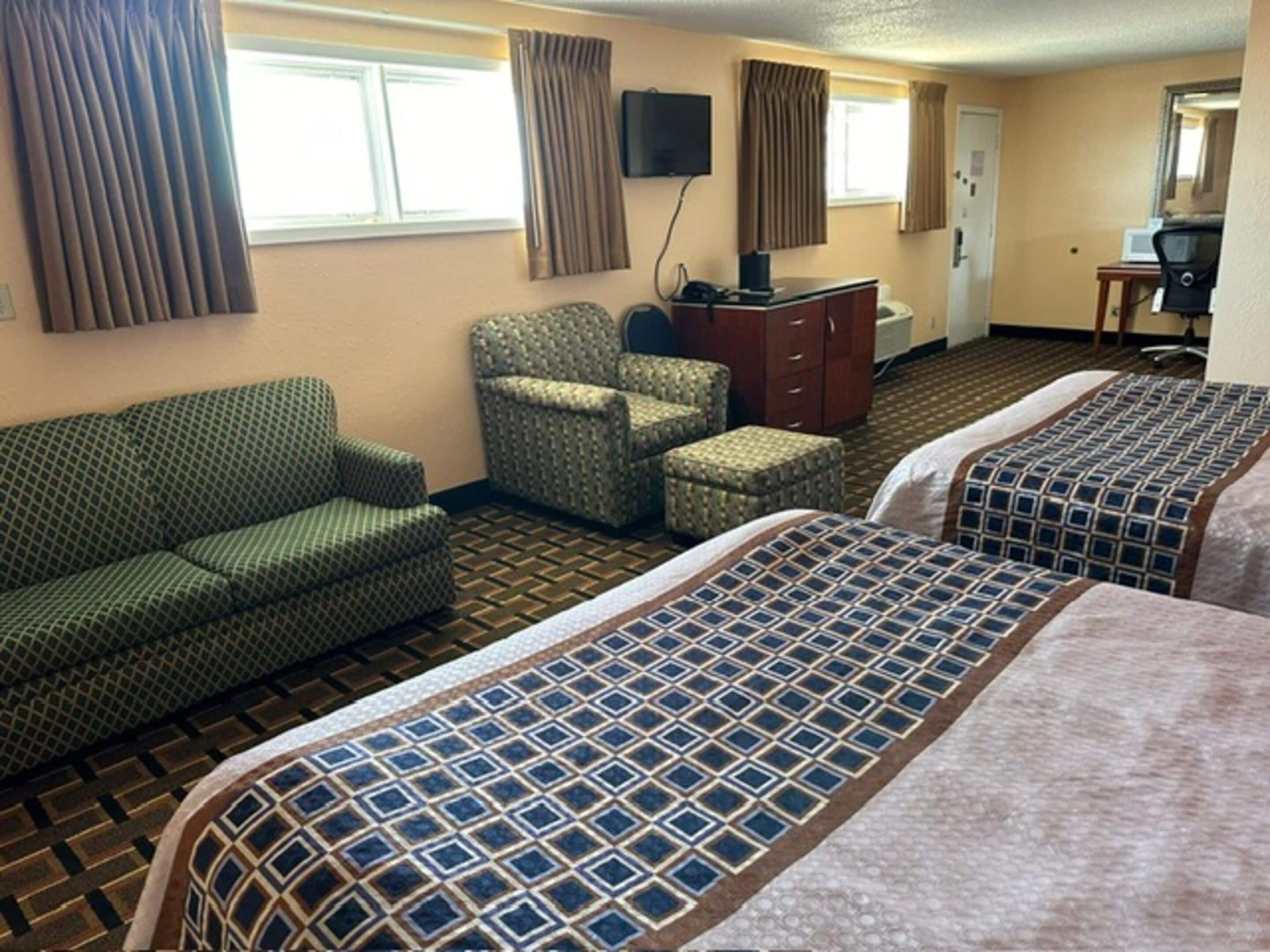Desk, iron/ironing board, free WiFi, bed sheets