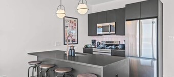 Close to stadiums | Rooftop | Gym | King bed