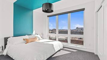 1 dormitori, planxa i posts de planxar, wifi i roba de llit