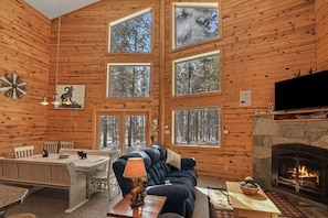 Smart TV, DVD player, video library - Peaceful Paradise near West Yellowstone & Family Friendly (Island Park)