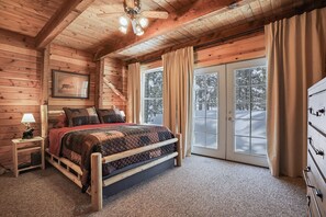 3 slaapkamers, een strijkplank/strijkijzer, gratis wifi, beddengoed