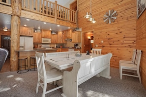 Dining - Peaceful Paradise near West Yellowstone & Family Friendly (Island Park)