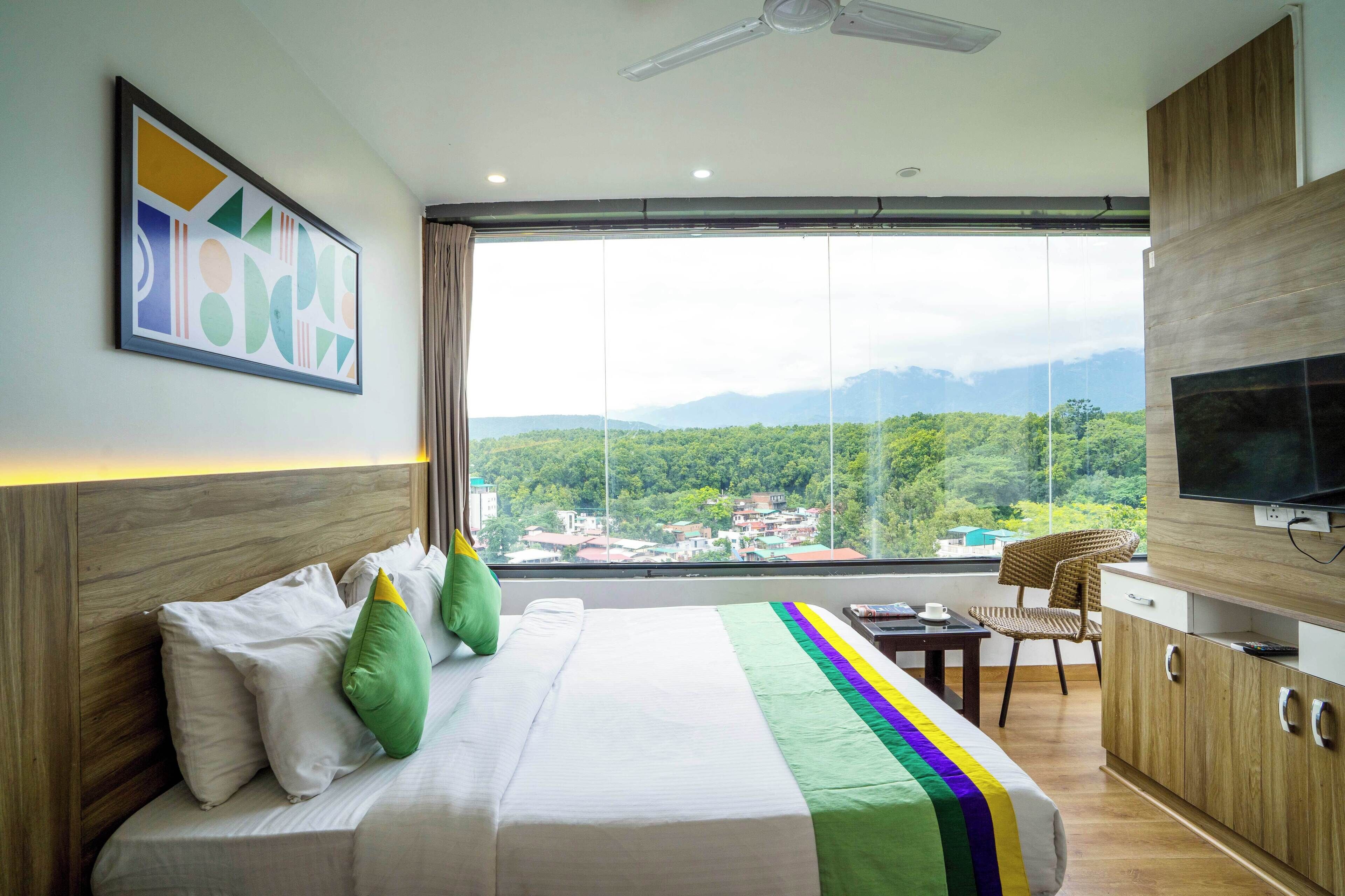 In-room safe, desk, soundproofing, iron/ironing board