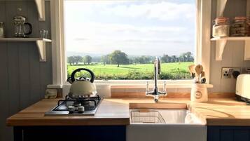 Refrigerador, microondas y tostadora