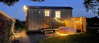 Sheelin Shepherds Hut with Hot tub from April 1st