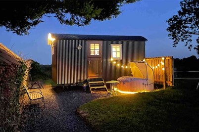 Sheelin Shepherds Hut with Hot tub from April 1st