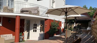 Double bedroom in historical Villa in perfect location