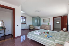 6 bedrooms, free WiFi, bed sheets