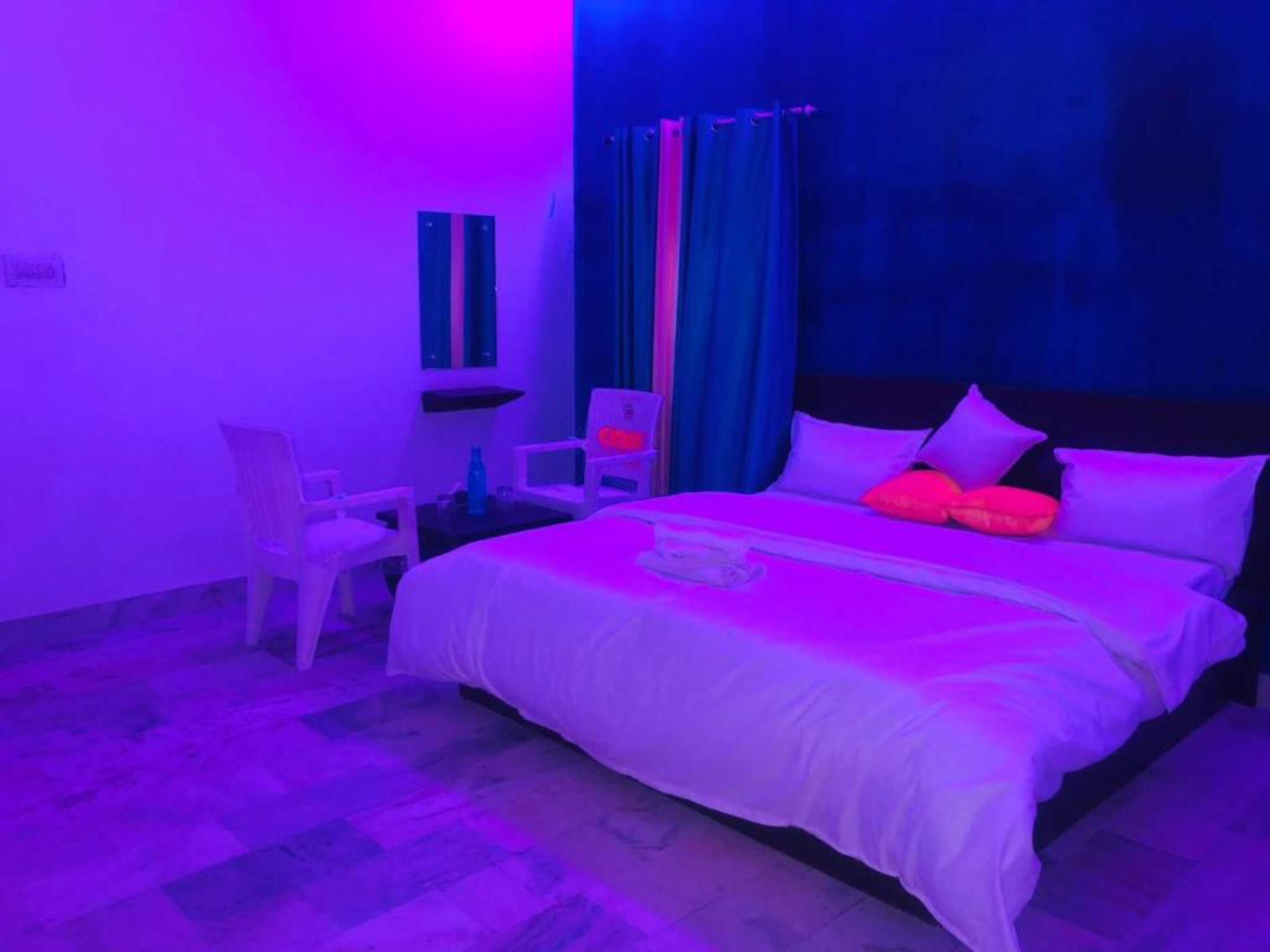 Deluxe Double Room | Free WiFi, bed sheets