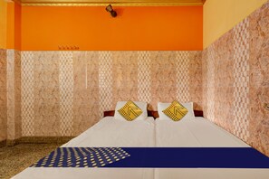 Classic Double or Twin Room - SPOT ON Shri Venkateshwara Lodging  (Hospet)