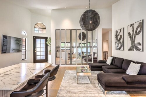 Old Mill | Chic Modern Bungalow in Green Valley!
