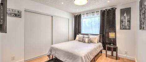 3 bedrooms, desk, iron/ironing board, WiFi