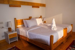 Suíte luxo, quartos conectados | 1 quarto, roupas de cama de algodão egípcio, roupas de cama premium