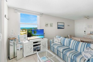 TV - Gulf View Suite - Steps from the Sand 4507 (Bonita Springs)