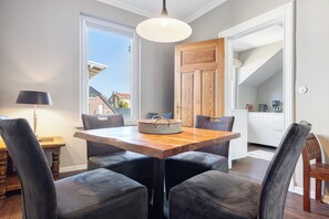 Dining - Apartment 'bei der alten Keksfabrik' with Balcony and Wi-Fi (Hamburg)