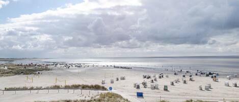 Una spiaggia nelle vicinanze