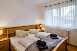 3 makuuhuonetta, silitysrauta/-lauta, ilmainen Wi-Fi, vuodevaatteet