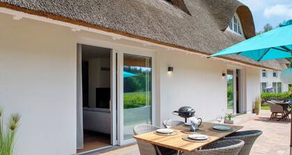 KiteZeit Holiday Home with Terrace, Fireplace, Parking, Near the Beach – Salzhaff, Pepelow