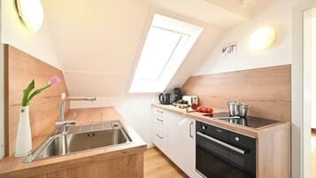 Fridge, oven, stovetop, dishwasher