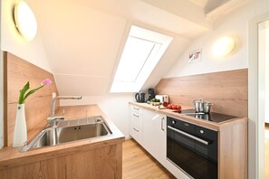 Kühlschrank, Ofen, Herdplatte, Geschirrspüler