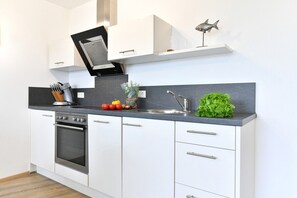 Refrigerador, horno, parrilla de estufa y lavavajillas 