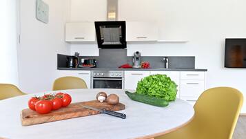Kühlschrank, Ofen, Herdplatte, Geschirrspüler