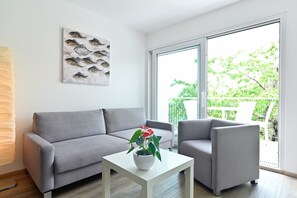 TV, stereo - Holiday Apartment 'Dinkelbach Feriendomicil 2 B Flair' with Mountain View and Elevator (Bodolz)