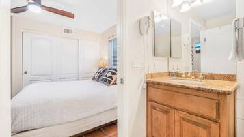 2 habitaciones, tabla de planchar con plancha, cuna de viaje y wifi