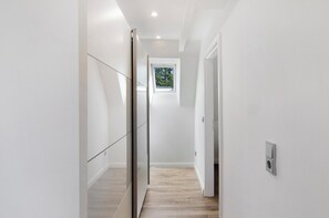 Interior - Holiday Home 'Am Nordrevier' with Private Terrace, Balcony and Wi-Fi (Lütetsburg)