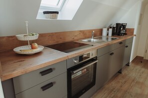 Køleskab, ovn, kogeplade, opvaskemaskine