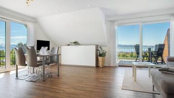 Télévision, table de tennis de table