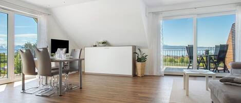 Fernseher, Tischtennisplatte