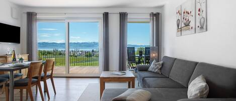 Fernseher, Tischtennisplatte