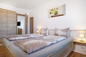 2 室のベッドルーム、WiFi (無料)、ベッドシーツ