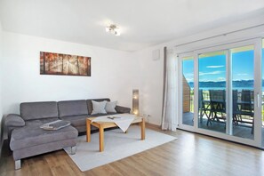 Fernseher, Tischtennisplatte