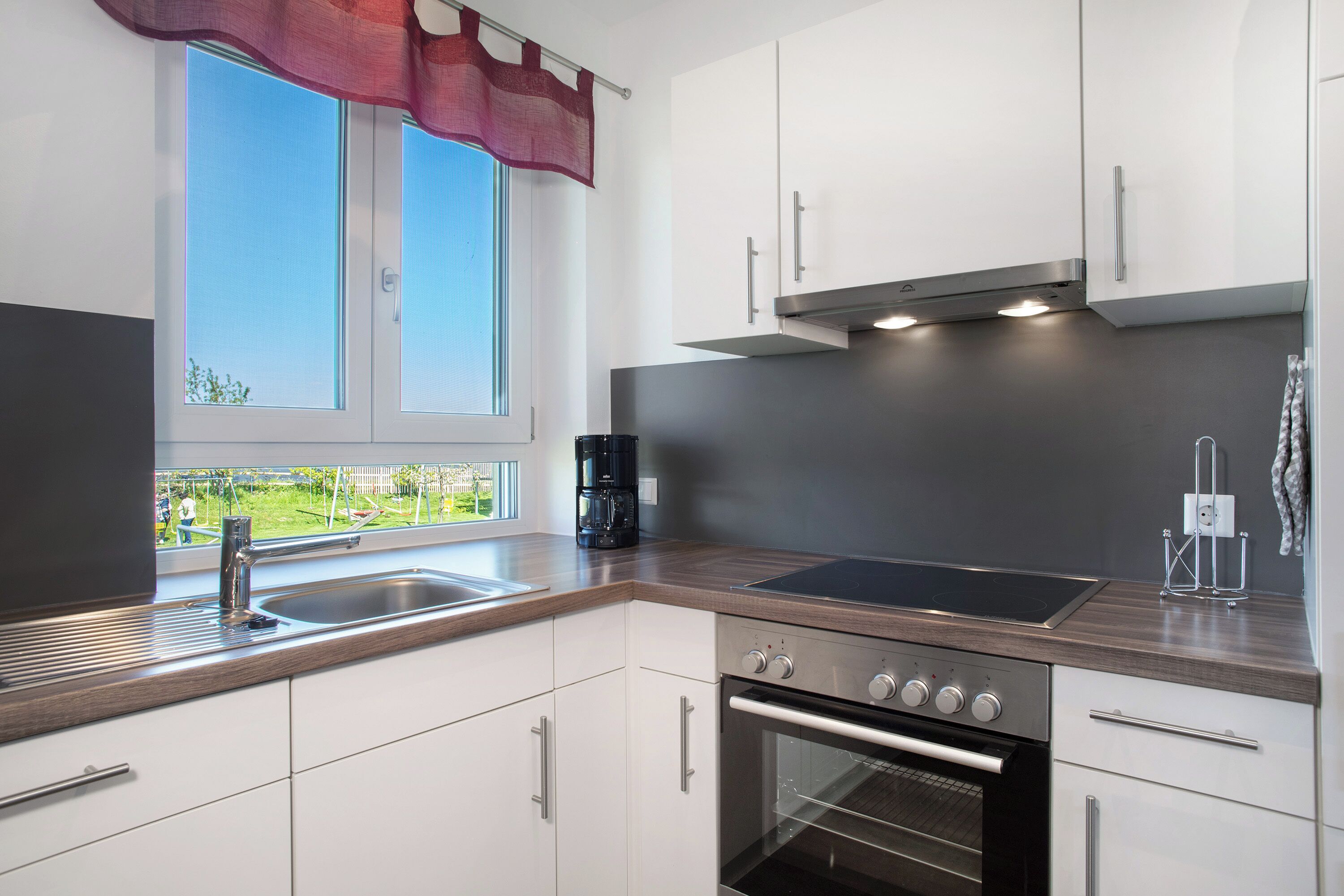 Réfrigérateur, four, plaque de cuisson, lave-vaisselle