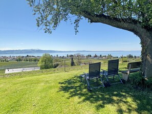Property grounds - Apartment '2' with Lake View, Shared Garden and Wi-Fi (Kressbronn am Bodensee)