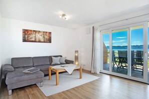 Télévision, table de tennis de table