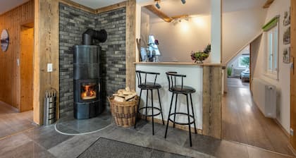 Ferienwohnung 'Schwarzwald Chalet - Karlshütte' mit Bergblick, privater Terrasse und WLAN