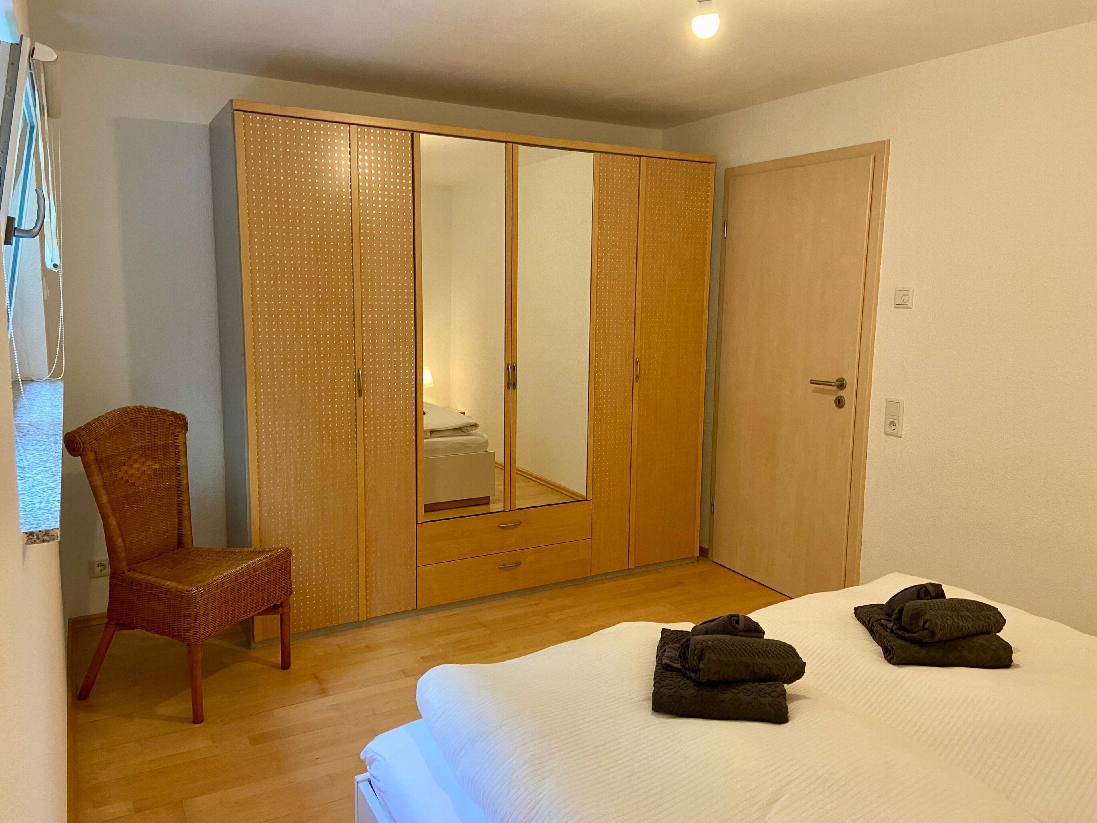 1 slaapkamer, een strijkplank/strijkijzer, gratis wifi, beddengoed