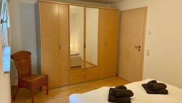 1 slaapkamer, een strijkplank/strijkijzer, gratis wifi, beddengoed