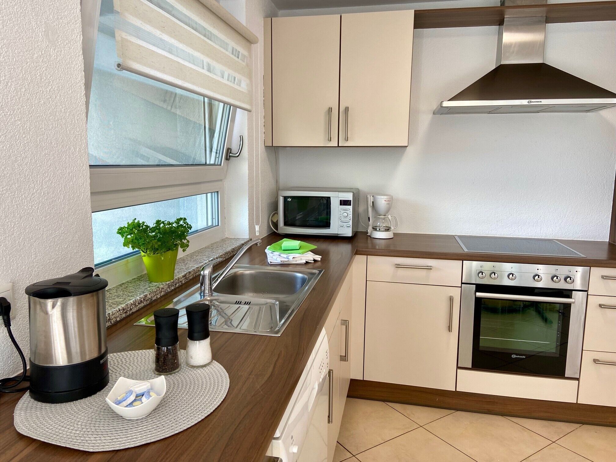 Refrigerador, microondas, horno, placa de cocina