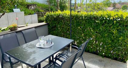 Appartement 'Ferienwohnung Am Berg' avec vue sur les montagnes, terrasse privée et Wi-Fi