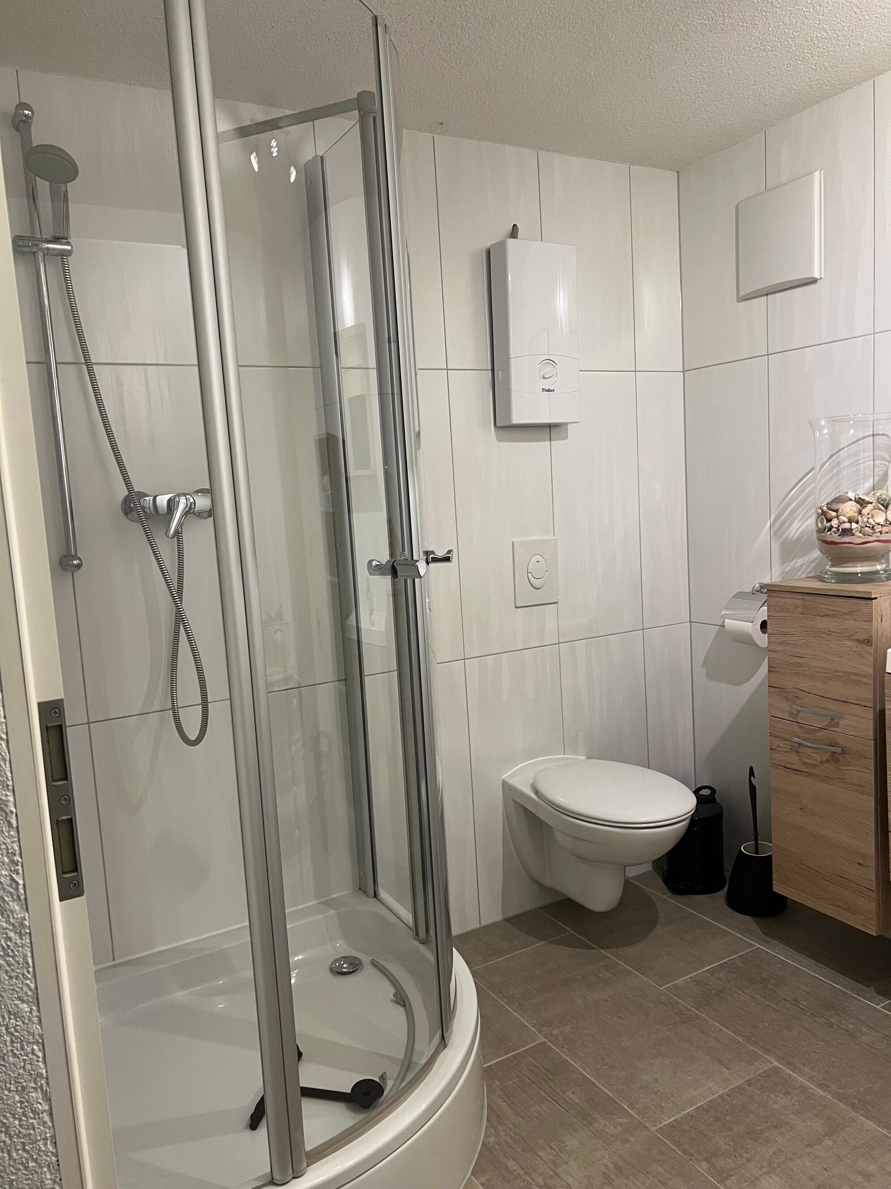 Dusch, hårtork och handdukar